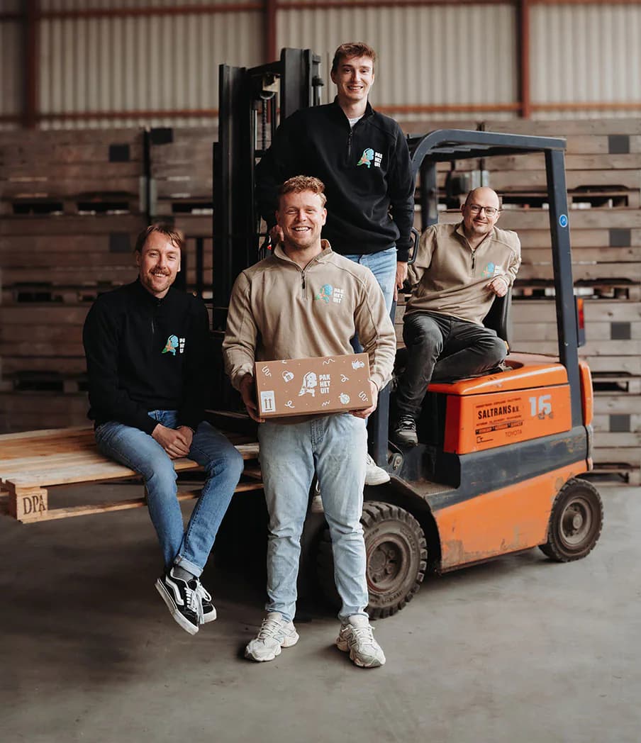17 mei 2019 is een dag om nooit meer te vergeten. Als 'de drie musketiers' gaan we naar de KVK om het bedrijf formeel in te schrijven: Met Pak Het Uit als naam en 'samen investeren in waarderen' als slogan starten we met ons avontuur!